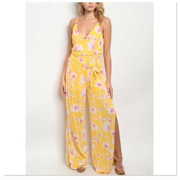 Hot & Delicious Pants - Jumpsuit Size  M by Hot & Delicious. NWT